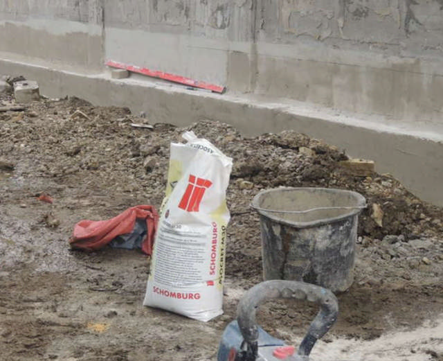 Asocret M30_på væg byggeplads.JPG Vandtæt multifunktionel mørtel. 25 kg/sæk