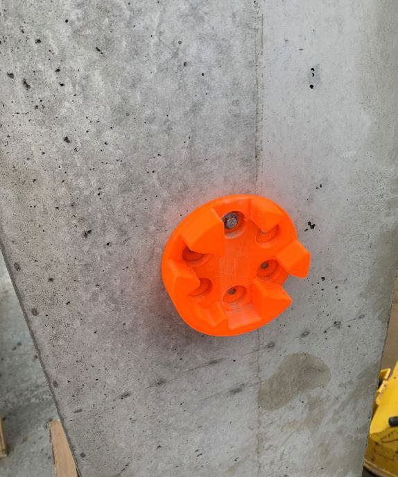 MAG IN_1.JPG MAG IN multifunktionel holder til brædder/reglar