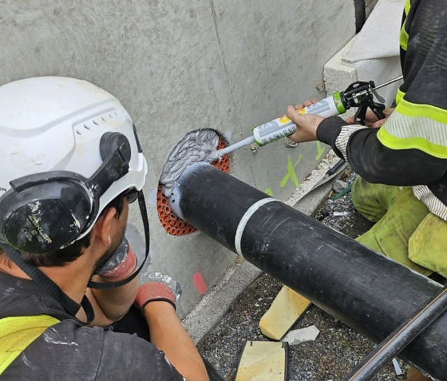 NOFIRNO_på byggeplads.JPG NOFIRNO tætningsmasse 310 ml. Grå farve