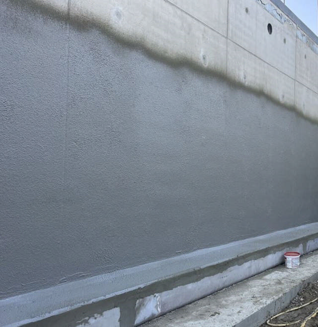 Aquafin 2K M Plus-på byggeplads_15_web.JPG Aquafin 2K/M-Plus. Polymer-membran 3,5 kg/m²