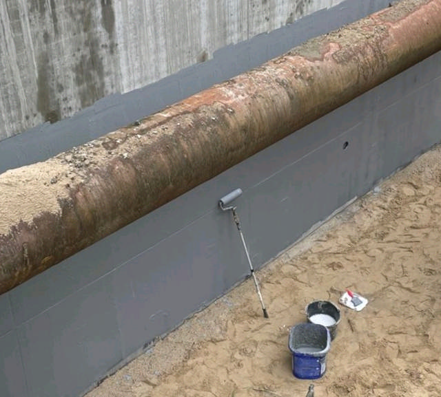 Aquafin RB400 på byggeplads_2.jpg Aquafin RB400. Rapid Polymer-membran 2,4 kg/m²